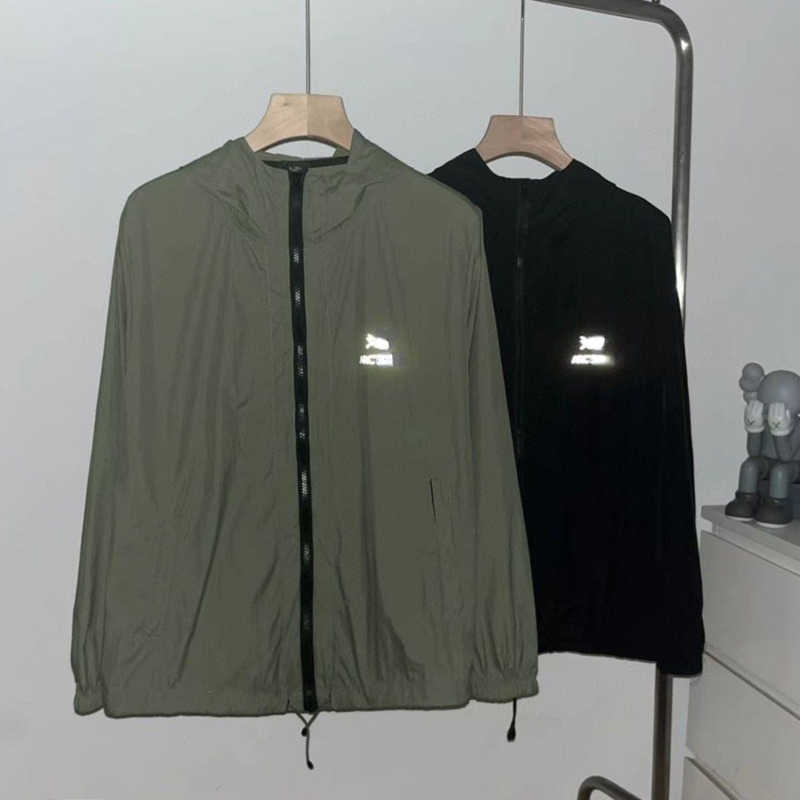Sunscreen Suit Mens Summer arc jacket Luxury Brand Designer Sun screen 3d reflective letter printing hooded sweatshirt Breathable Comfortable Coat, Black-usa size
Sunscreen Suit Mens Summer arc jacket Luxury Brand Designer Sun screen 3d reflective letter printing hooded sweatshirt Breathable Comfortable Coat, Black-usa size
