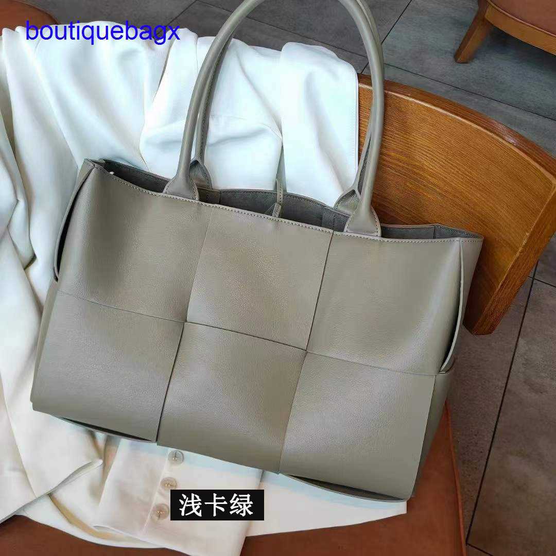 Luxury Bottegss Venetss Arco Evening Bags online store winter bag autumn 2023 texture big new woven tote women's leather large cap With logo A099, Black2
Luxury Bottegss Venetss Arco Evening Bags online store winter bag autumn 2023 texture big new woven tote women's leather large cap With logo A099, Black2