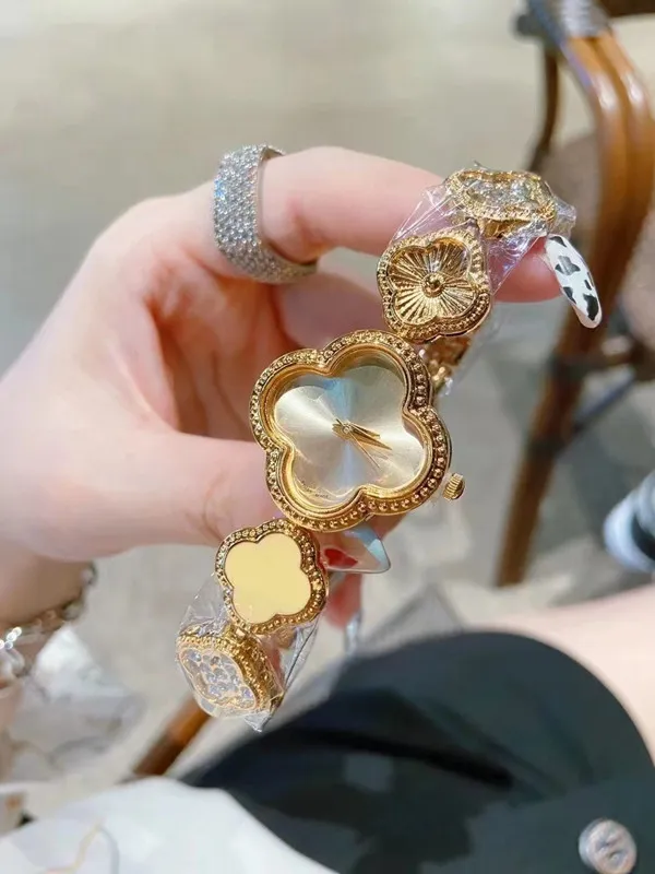 WristWatches for 2022 New Womens Watches Three stitches Quartz Watch Top Luxury Brand Steel Belt lady accessories Four-leaf clover shape Fashion VAN, White
WristWatches for 2022 New Womens Watches Three stitches Quartz Watch Top Luxury Brand Steel Belt lady accessories Four-leaf clover shape Fashion VAN, White