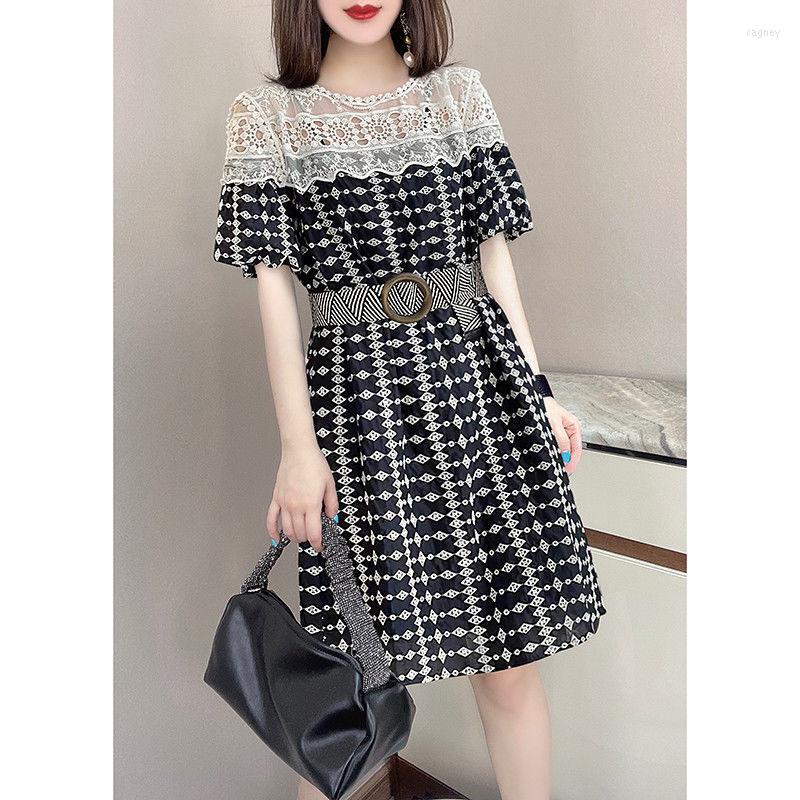 Party Dresses French Dress Female Round Neck Lace Stitching Printed Belt Small Plaid 2023 Summer Short Sleeve Skirt, Black
Party Dresses French Dress Female Round Neck Lace Stitching Printed Belt Small Plaid 2023 Summer Short Sleeve Skirt, Black