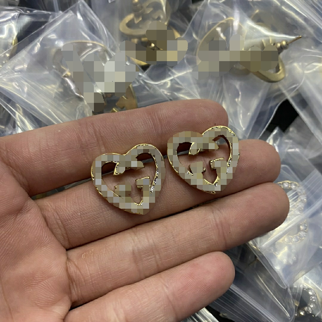 High Classic 18K Gold Plated Stud Designer Double g Earring Luxury Geometric Crystal Heart-shaped Couple Earrings for Woman Wedding Birthday Party Gifts GE-055
High Classic 18K Gold Plated Stud Designer Double g Earring Luxury Geometric Crystal Heart-shaped Couple Earrings for Woman Wedding Birthday Party Gifts GE-055