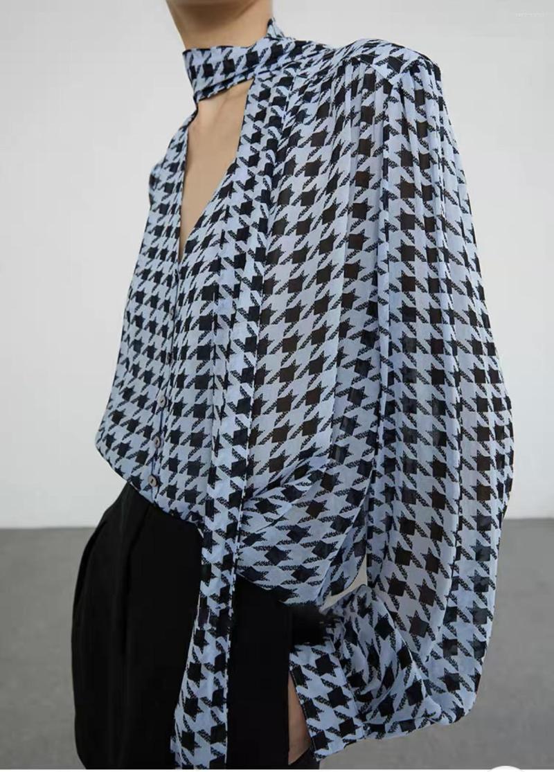 Women' Blouses Silk High Quality Designer 2023 Spring Women Blue Houndstooth Shirts Lantern Sleeve Bow Collar B314
Women' Blouses Silk High Quality Designer 2023 Spring Women Blue Houndstooth Shirts Lantern Sleeve Bow Collar B314