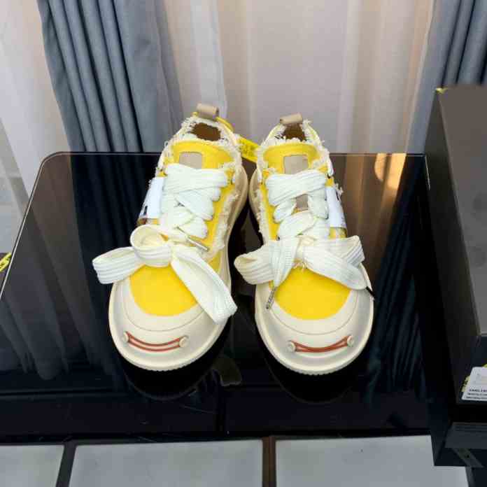 2023 New Breathable Sports tassel Shoes smile Designer Women Low heel comfortable Sneakers Brushed Canvas Platform Sneakers embroidery Casual Shoe Lace-Up, Black
2023 New Breathable Sports tassel Shoes smile Designer Women Low heel comfortable Sneakers Brushed Canvas Platform Sneakers embroidery Casual Shoe Lace-Up, Black