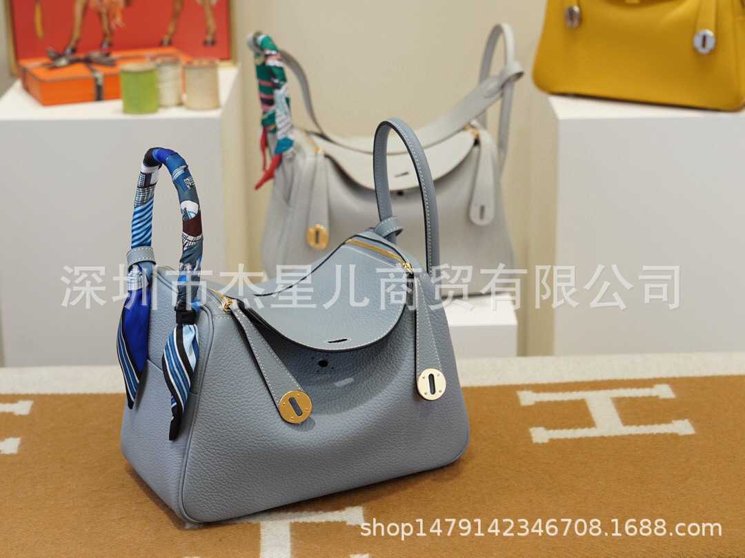 Lindys Bags bags Once worked in the H family sewing women's handbags by hand doctor Bao Clemence lychee pattern TC cow leather J7 linen blue ayw, Blue8
Lindys Bags bags Once worked in the H family sewing women's handbags by hand doctor Bao Clemence lychee pattern TC cow leather J7 linen blue ayw, Blue8