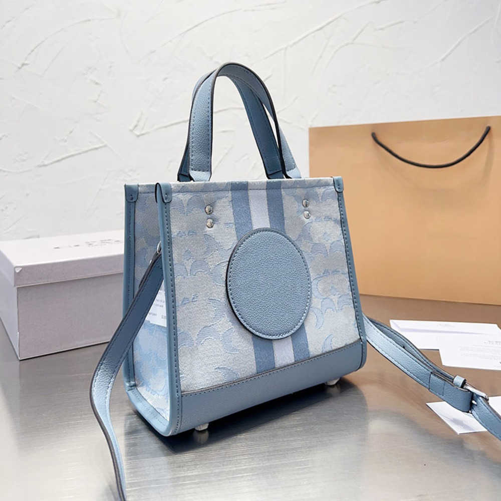 the tote bag leather shopping bags designer bag handbag women Fashion Letter Print Large Beach Totes Brown Black Purses 221019, C57-10-22x20cm
the tote bag leather shopping bags designer bag handbag women Fashion Letter Print Large Beach Totes Brown Black Purses 221019, C57-10-22x20cm