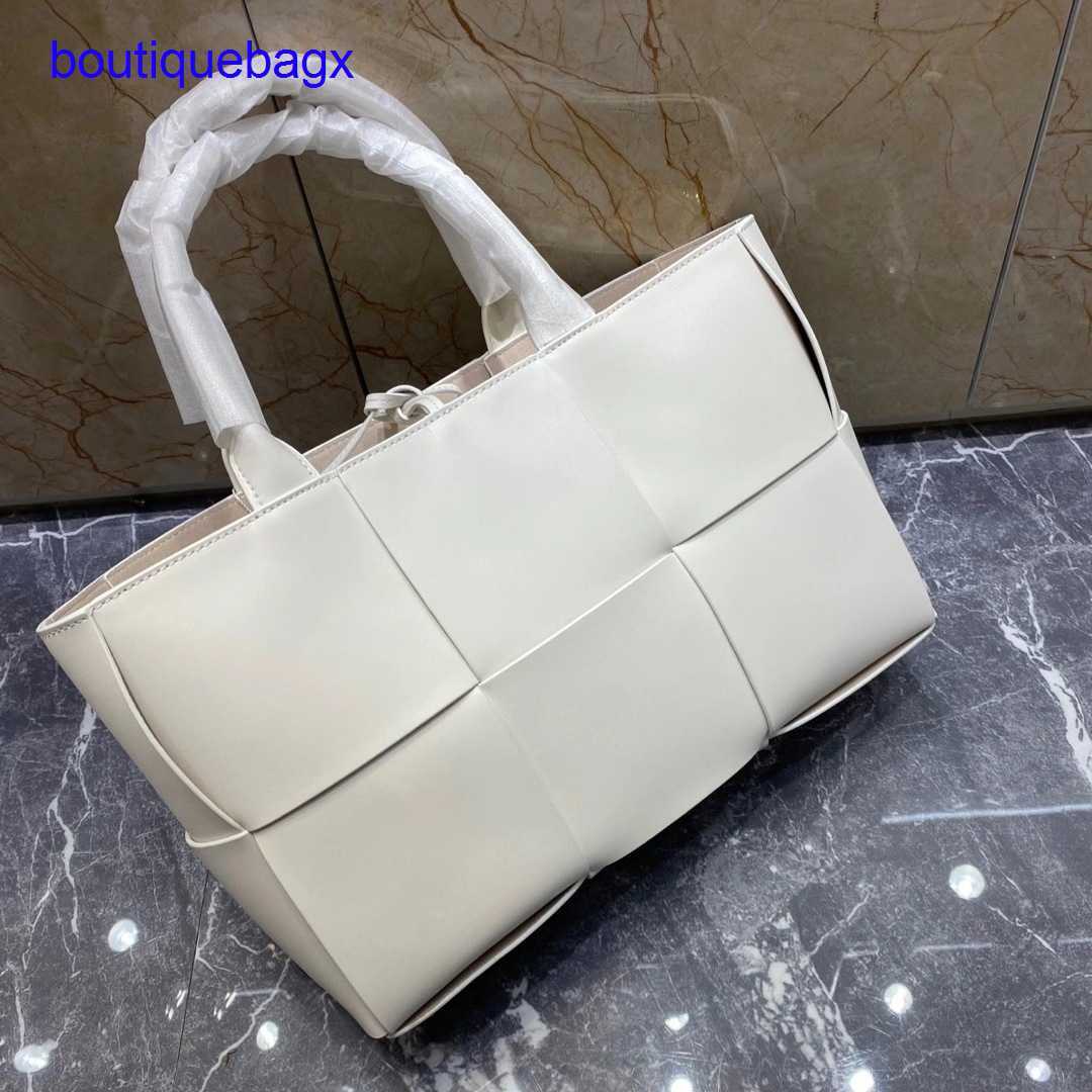 Luxury Bottegss Venetss Arco Evening Bags online store bag winter hand woven Autumn 2023 new and high-capacity tote leather textur With logo BB3T, White5
Luxury Bottegss Venetss Arco Evening Bags online store bag winter hand woven Autumn 2023 new and high-capacity tote leather textur With logo BB3T, White5