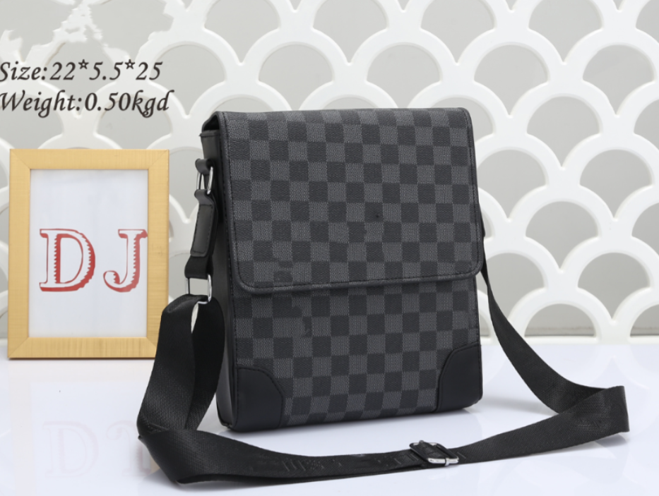 Classic Leather Man Small Zipper Square Message Bags Shoulder Crossbody Purses Cartoon Handbag Designer Handbags Set Purse
Classic Leather Man Small Zipper Square Message Bags Shoulder Crossbody Purses Cartoon Handbag Designer Handbags Set Purse