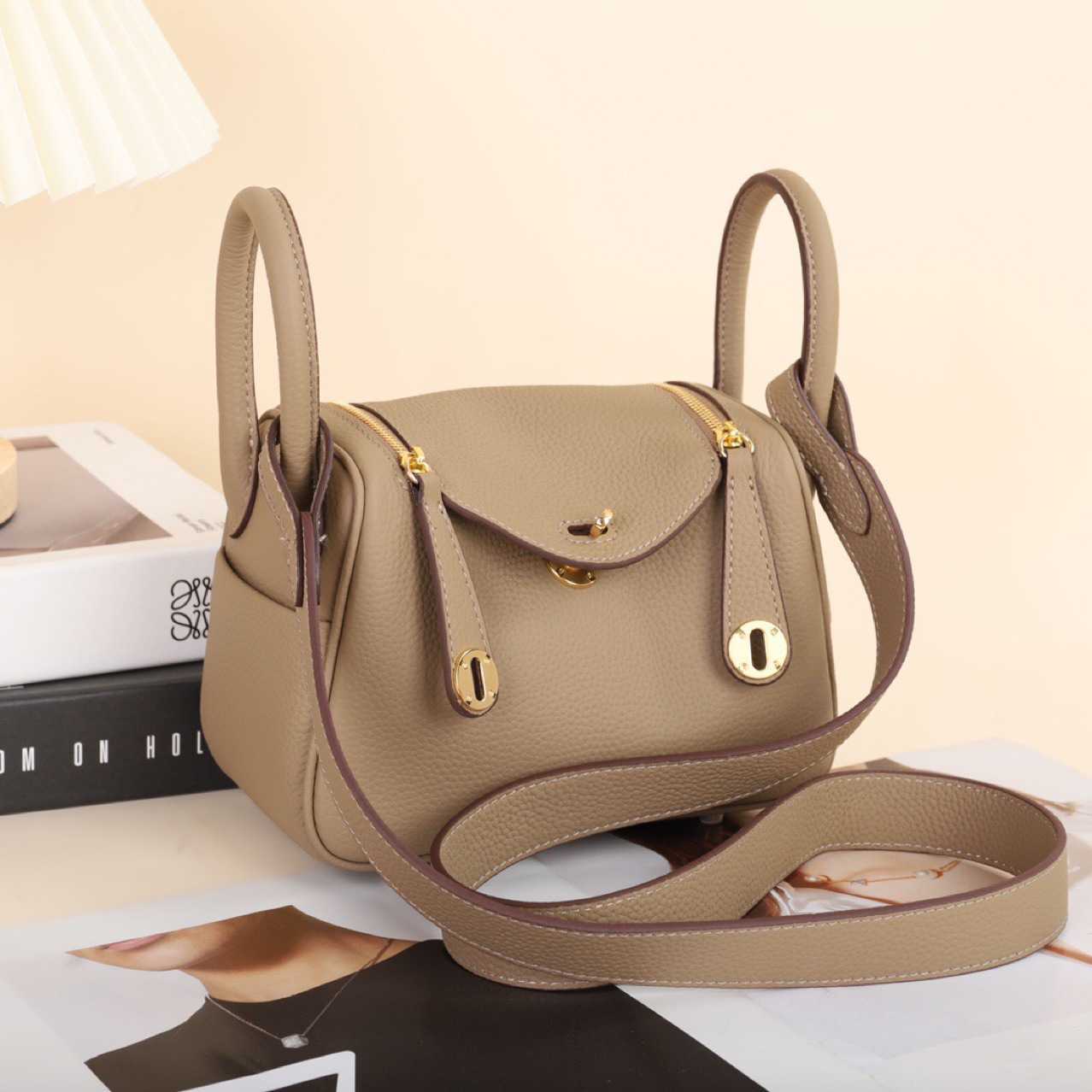 Lindys Bags bags 2022 new women's bag Bag Mini Leather One Shoulder Messenger pillow versatile small Doctor tide ayw, White13
Lindys Bags bags 2022 new women's bag Bag Mini Leather One Shoulder Messenger pillow versatile small Doctor tide ayw, White13