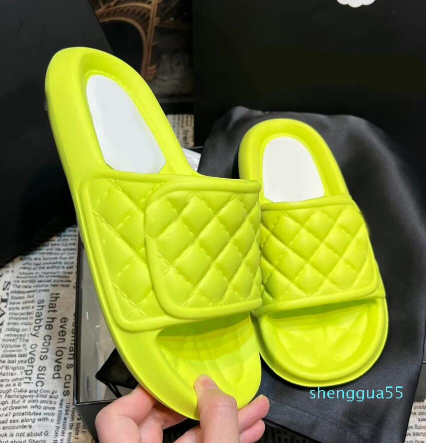 Beach Rubber slippers Classic Flat heel Summer Lazy Designer 97 Cartoon Big Head flops leather lady Slides women shoes Hotel Bath Ladies Sandals comfortable
Beach Rubber slippers Classic Flat heel Summer Lazy Designer 97 Cartoon Big Head flops leather lady Slides women shoes Hotel Bath Ladies Sandals comfortable