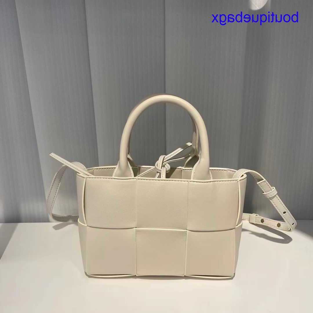 Luxury Bottegss Venetss Arco Evening Bags online store woven 2023 new leather spring mini and summer carrying bag commuting fashio With logo HSXN, Black4
Luxury Bottegss Venetss Arco Evening Bags online store woven 2023 new leather spring mini and summer carrying bag commuting fashio With logo HSXN, Black4