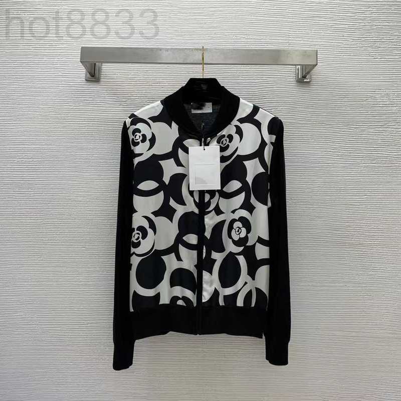 Women' Sweaters Designer 2023 New Spring Milan Runway Crew Neck Long Sleeve Sweater High End Jacquard Cardigan Clothing CZ3X, White
Women' Sweaters Designer 2023 New Spring Milan Runway Crew Neck Long Sleeve Sweater High End Jacquard Cardigan Clothing CZ3X, White