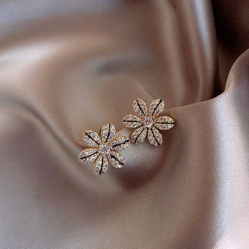 Dangle Chandelier Small Fragrance Lily Flower Earrings Korea Versatile Earrings Women's Short Temperament Ins Earrings 2021 New Trend G230313
Dangle Chandelier Small Fragrance Lily Flower Earrings Korea Versatile Earrings Women's Short Temperament Ins Earrings 2021 New Trend G230313