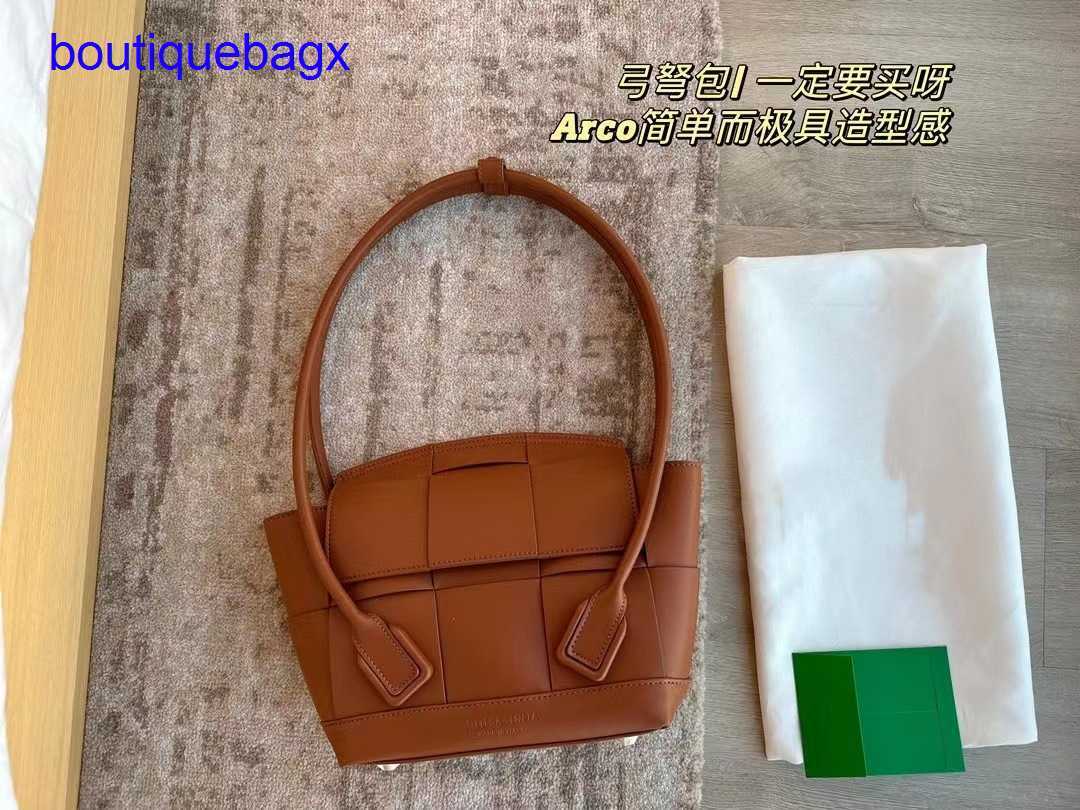 Luxury Bottegss Venetss Arco Evening Bags online store New o 23 Ar * Early Handheld Spring Dumpling Single-shoulder Woven Fashion With logo Y4PV, White6
Luxury Bottegss Venetss Arco Evening Bags online store New o 23 Ar * Early Handheld Spring Dumpling Single-shoulder Woven Fashion With logo Y4PV, White6