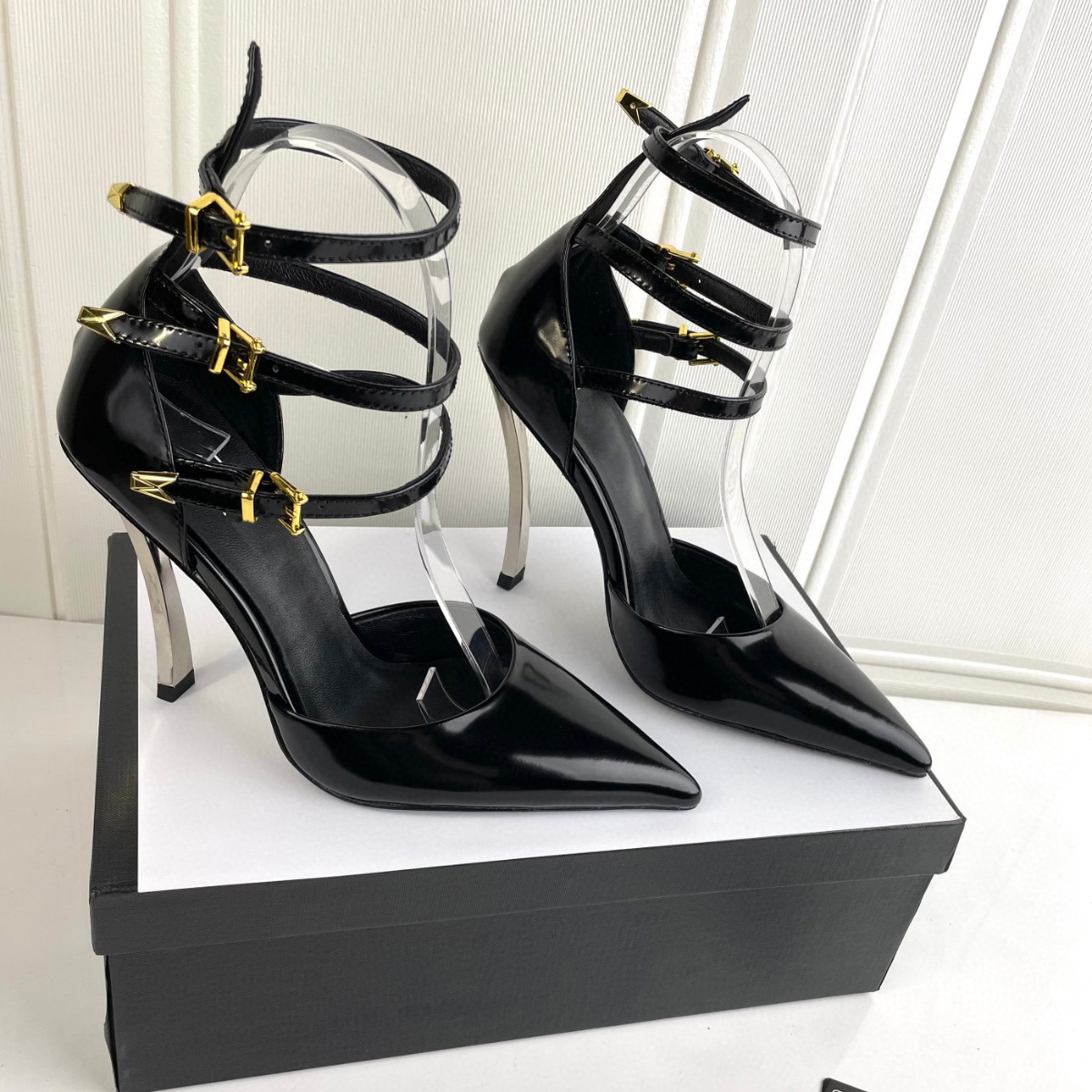 Pin-Point buckled Triple-Strap Pumps heels shoes calf Leather ankle Stiletto sandals Heeled point toe for women Luxury Designers Dress shoe Evening factory footwear, Black
Pin-Point buckled Triple-Strap Pumps heels shoes calf Leather ankle Stiletto sandals Heeled point toe for women Luxury Designers Dress shoe Evening factory footwear, Black