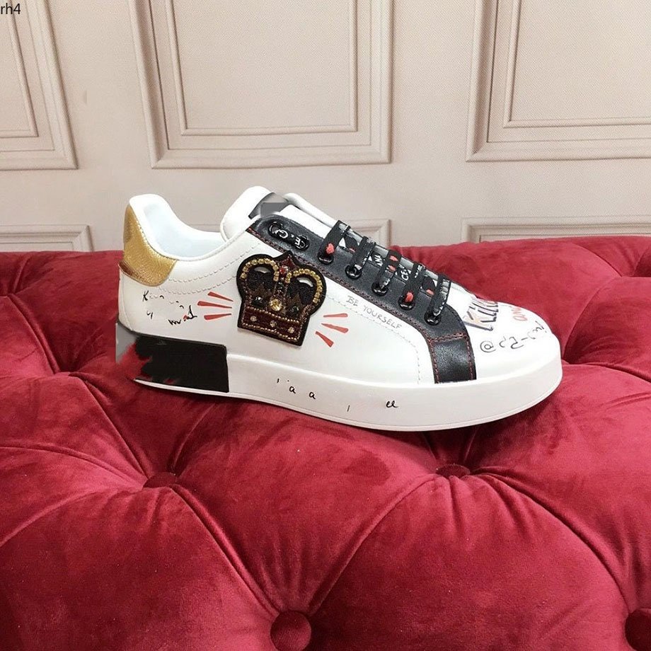 Designer Luxury Women Sandals Sandal Kitten Heel Slippers Classic leather Platform Fashion Casual Shoes Top Quality size35-45 mkjkm0000002
Designer Luxury Women Sandals Sandal Kitten Heel Slippers Classic leather Platform Fashion Casual Shoes Top Quality size35-45 mkjkm0000002