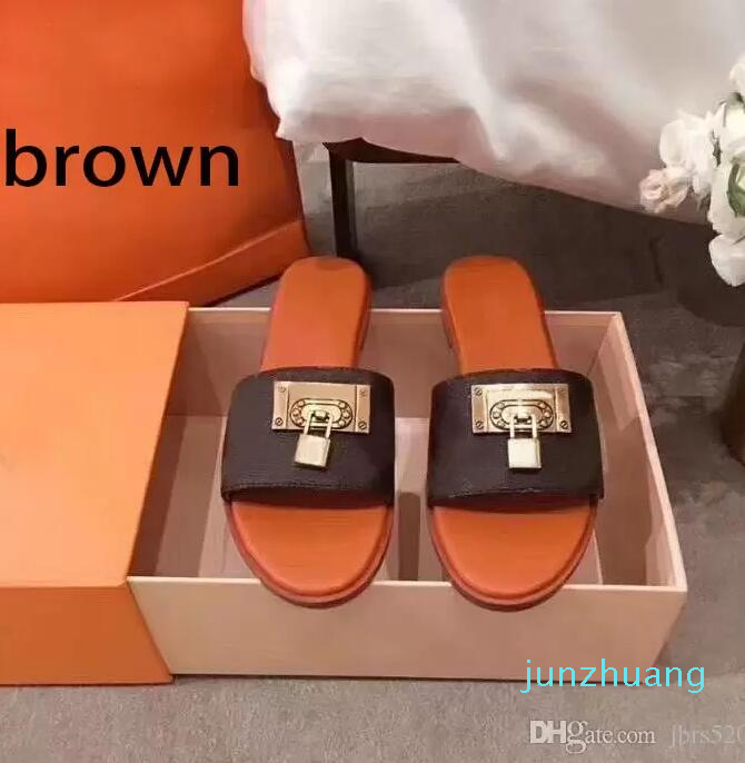 Beach slippers Classic Flat heel Summer Lazy Designer Metal Cartoon Big Head flops leather lady Slides women shoes Hotel Bath Ladies sexy 22 Large size 35-37-40, Black
Beach slippers Classic Flat heel Summer Lazy Designer Metal Cartoon Big Head flops leather lady Slides women shoes Hotel Bath Ladies sexy 22 Large size 35-37-40, Black