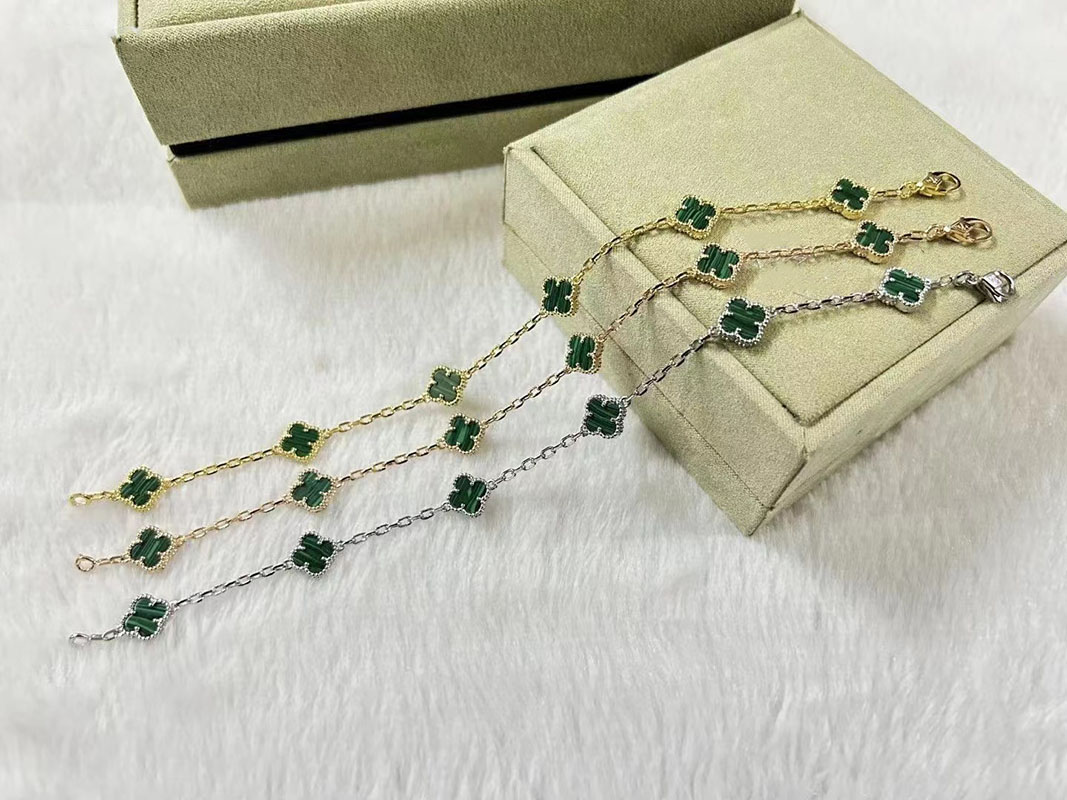 Luxury V Brand Clover Designer Charm Bracelet Black Green Stone mini 6 leaves Sweet Flower 9mm Leaf Love Bracelets Birthday Jewelry Gift
Luxury V Brand Clover Designer Charm Bracelet Black Green Stone mini 6 leaves Sweet Flower 9mm Leaf Love Bracelets Birthday Jewelry Gift