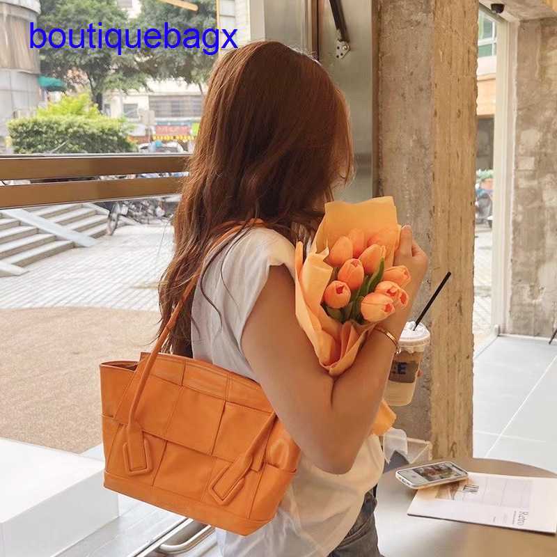 Original edition Luxury Bottegss Venetss Arco Evening Bags online store Women's 2023 New armpit bag Versatile one shoulder diagona With logo 51LS, Black5
Original edition Luxury Bottegss Venetss Arco Evening Bags online store Women's 2023 New armpit bag Versatile one shoulder diagona With logo 51LS, Black5