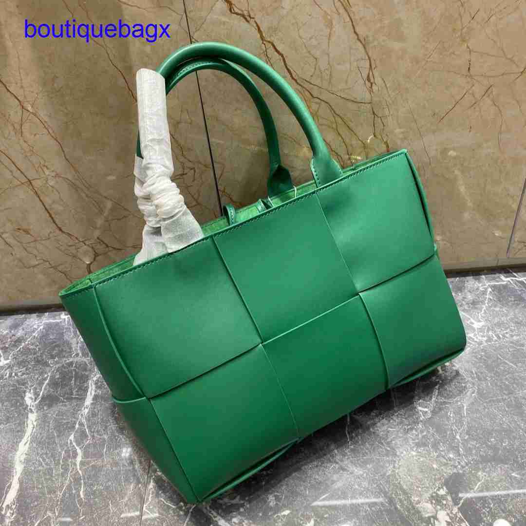 Luxury Bottegss Venetss Arco Evening Bags online store new Autumn bag and winter 2023 hand woven high-capacity tote leather textur With logo UWJA, White5
Luxury Bottegss Venetss Arco Evening Bags online store new Autumn bag and winter 2023 hand woven high-capacity tote leather textur With logo UWJA, White5