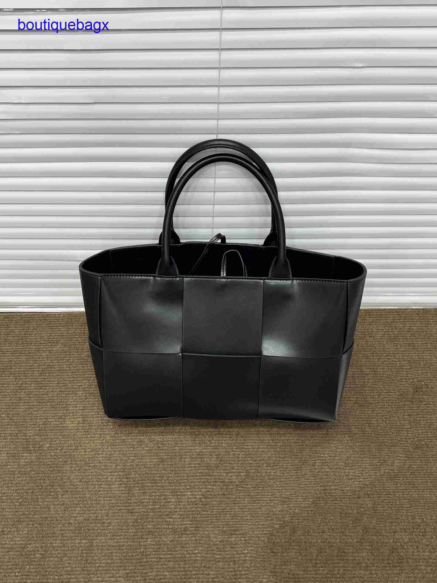Luxury Bottegss Venetss Arco Evening Bags online store fashion 2023 tote new woven French bag niche one shoulder large lattice lea With logo RRYR, Black6
Luxury Bottegss Venetss Arco Evening Bags online store fashion 2023 tote new woven French bag niche one shoulder large lattice lea With logo RRYR, Black6