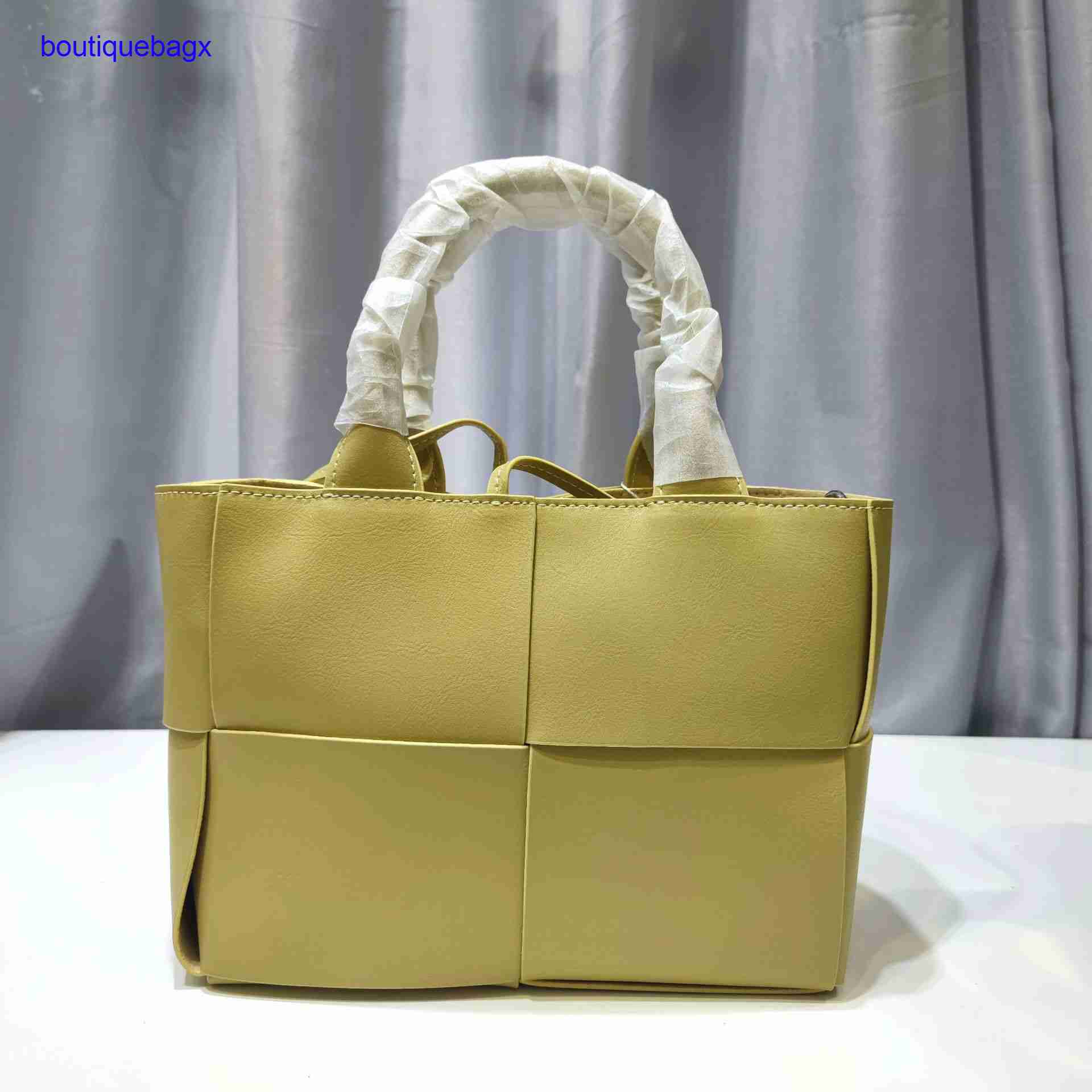 Luxury Bottegss Venetss Arco Evening Bags online store woven Song Hye Kyo's same genuine leather checkered handbag tote shopping S With logo TPI7, Black5
Luxury Bottegss Venetss Arco Evening Bags online store woven Song Hye Kyo's same genuine leather checkered handbag tote shopping S With logo TPI7, Black5