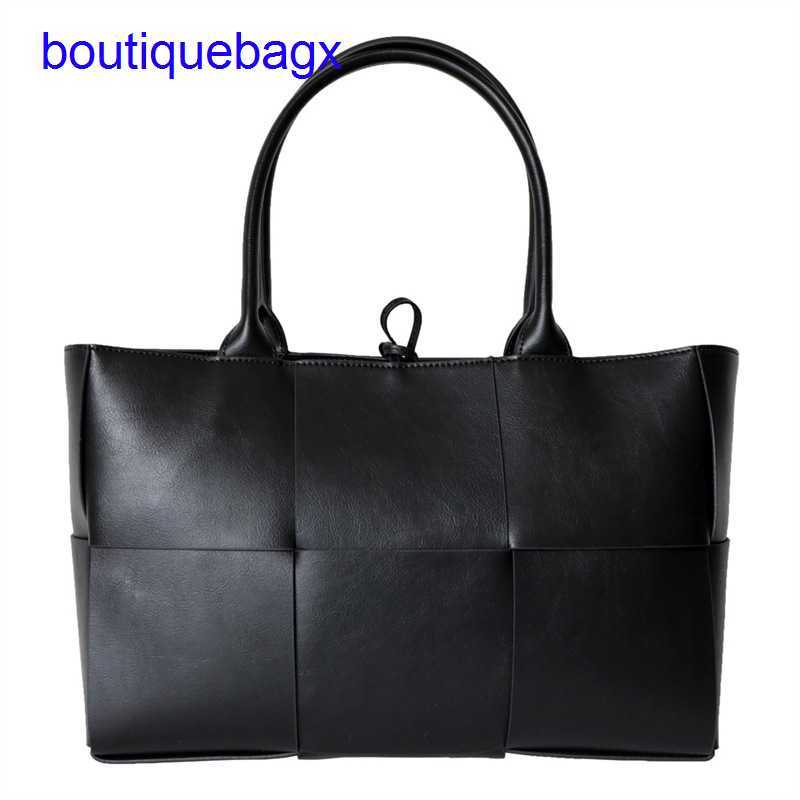 Luxury Bottegss Venetss Arco Evening Bags online store women's Japan handbag and leather South Korea new tote bag large capacity M With logo QONC, Black4
Luxury Bottegss Venetss Arco Evening Bags online store women's Japan handbag and leather South Korea new tote bag large capacity M With logo QONC, Black4