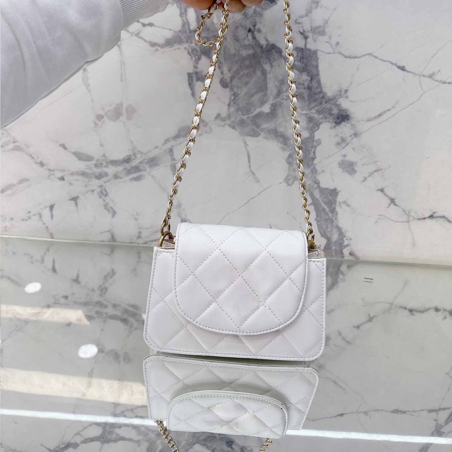 Classic Chain Mini Flip Hand bag Leather Gold Tone Metal Diagonal Shoulder Chain Women Fashion Luxury Designer Suitcase Outdoor Shopping Coin Purse 20x14cm, Box
Classic Chain Mini Flip Hand bag Leather Gold Tone Metal Diagonal Shoulder Chain Women Fashion Luxury Designer Suitcase Outdoor Shopping Coin Purse 20x14cm, Box