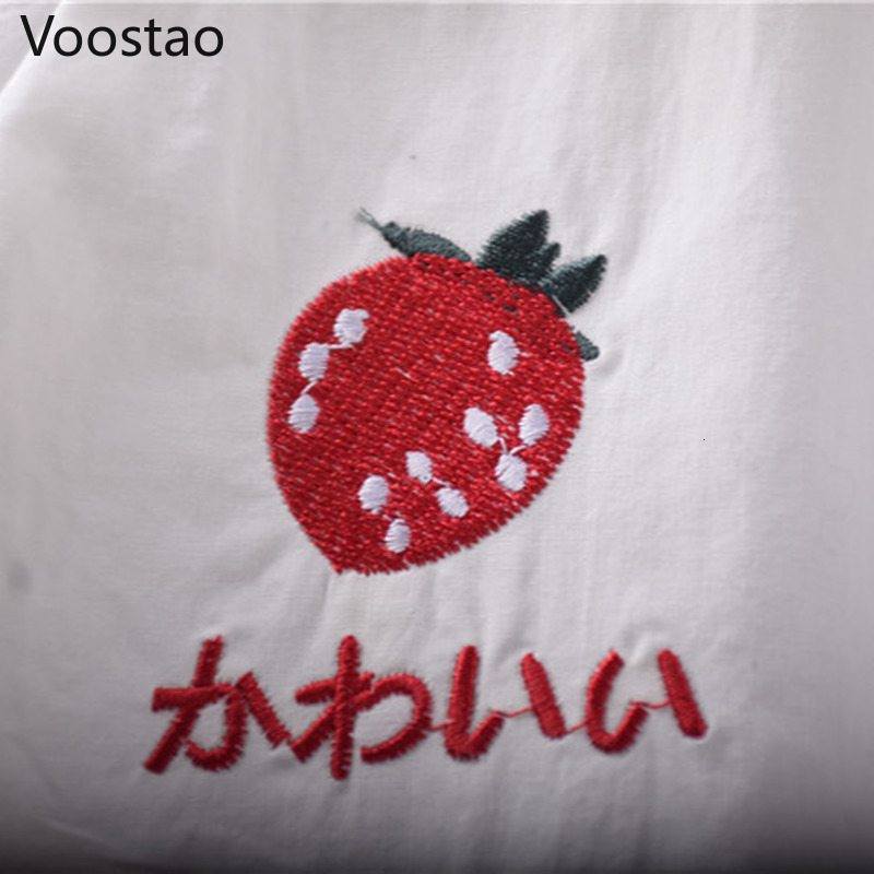 Women's Blouses Shirts Sweet Lolita Blouses Women Cute Strawberry Embroidery Lace Ruffles Peter Pan Collar JK Shirts Girls Flare Sleeve Blusas Mu