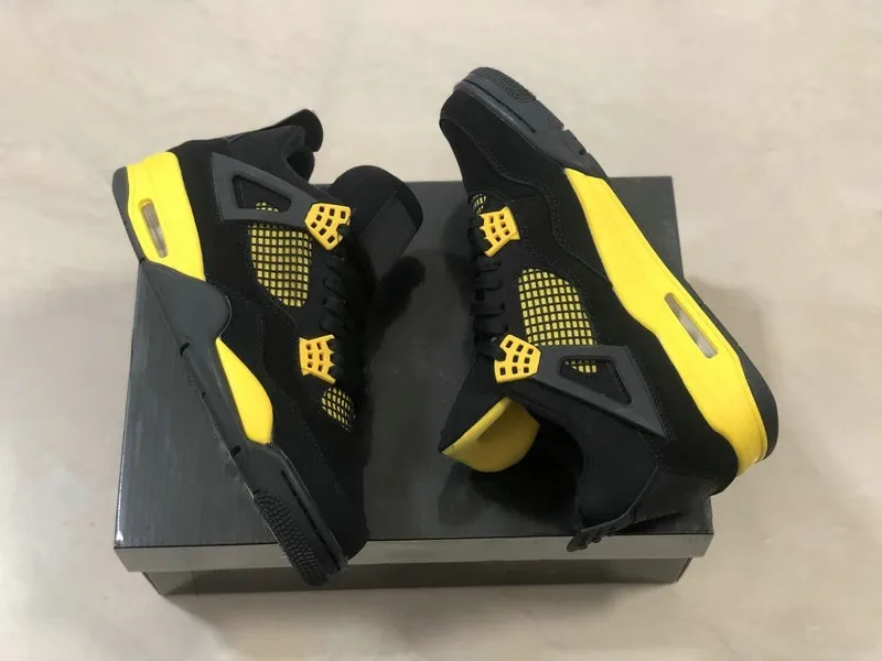 2023 Special Edition 4s Thunder Basketball Designer Shoes Black White Tour Yellow Man Fashion Sport Sneakers Chaussures Excellent Quality
2023 Special Edition 4s Thunder Basketball Designer Shoes Black White Tour Yellow Man Fashion Sport Sneakers Chaussures Excellent Quality