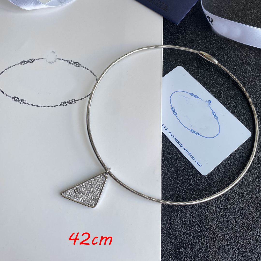 18K Gold Plated Brass Copper Pendant Necklace LUXURY Women Designer Brand Triangle P-Letter White Rhinestone Necklaces Choker Chain Wedding Jewelry Love Gifts
18K Gold Plated Brass Copper Pendant Necklace LUXURY Women Designer Brand Triangle P-Letter White Rhinestone Necklaces Choker Chain Wedding Jewelry Love Gifts