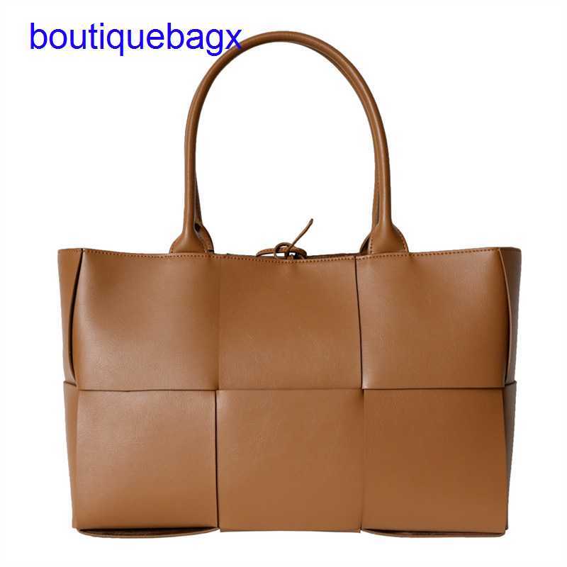 Luxury Bottegss Venetss Arco Evening Bags online store women's Japan and South Korea new leather handbag tote bag large capacity M With logo F2UT, Black4
Luxury Bottegss Venetss Arco Evening Bags online store women's Japan and South Korea new leather handbag tote bag large capacity M With logo F2UT, Black4