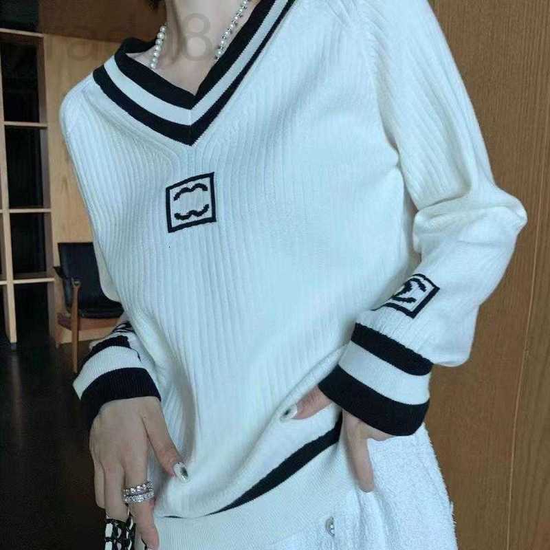Women' Sweaters Designer Spring Woman Knitted cardigan for women sweater sexy V-neck letters Black and white contrast luxury fashion 53Y9
Women' Sweaters Designer Spring Woman Knitted cardigan for women sweater sexy V-neck letters Black and white contrast luxury fashion 53Y9