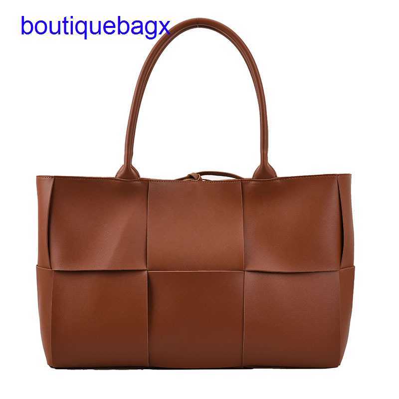 Luxury Bottegss Venetss Arco Evening Bags online store 2023 Women's Handbags women Simple Winter Woven New One Shoulder Large Capa With logo T2U6, Black4
Luxury Bottegss Venetss Arco Evening Bags online store 2023 Women's Handbags women Simple Winter Woven New One Shoulder Large Capa With logo T2U6, Black4