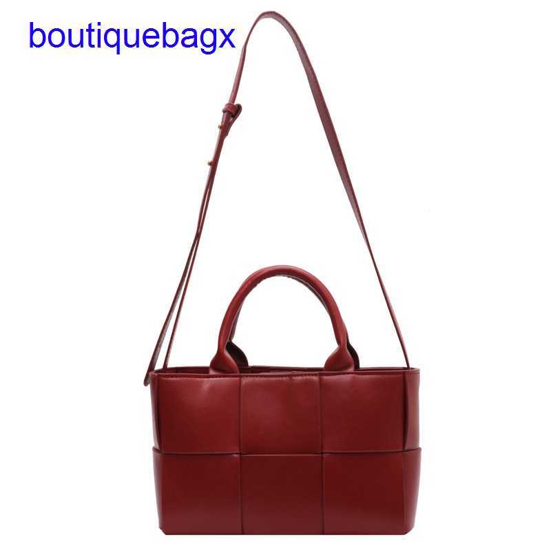 Luxury Bottegss Venetss Arco Evening Bags online store textured Korean Large new bag style women's 2023 shoulder large capacity wo With logo RDOK, Black7
Luxury Bottegss Venetss Arco Evening Bags online store textured Korean Large new bag style women's 2023 shoulder large capacity wo With logo RDOK, Black7