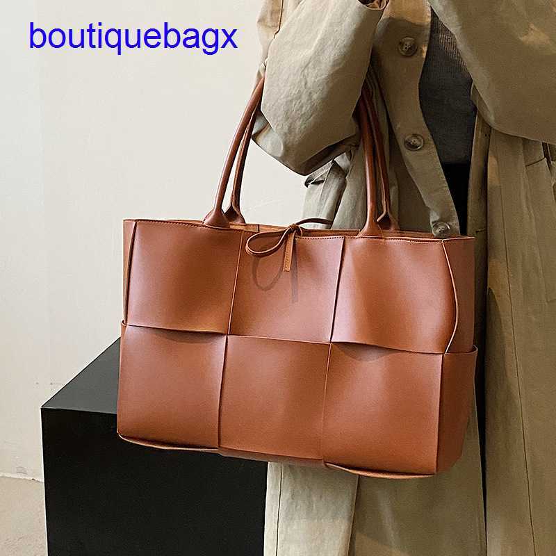 Luxury Bottegss Venetss Arco Evening Bags online store High-grade large capacity bag 2023 autumn and winter new women's fashion co With logo PDZF, Black5
Luxury Bottegss Venetss Arco Evening Bags online store High-grade large capacity bag 2023 autumn and winter new women's fashion co With logo PDZF, Black5