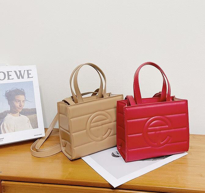 Designers Bags Handbag Shoulder Flap Crossbody Bag Purse Wallets Casual Totes Plain Geometric Solid Color Shopping Backpack Lady Women Luxury Handbags TF001
Designers Bags Handbag Shoulder Flap Crossbody Bag Purse Wallets Casual Totes Plain Geometric Solid Color Shopping Backpack Lady Women Luxury Handbags TF001