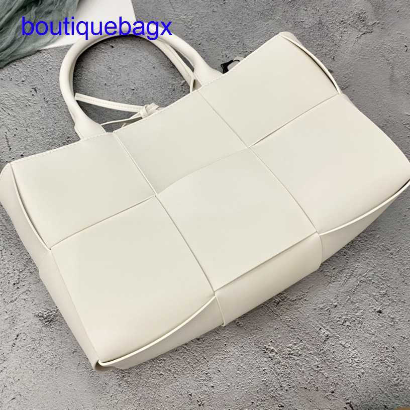 Luxury Bottegss Venetss Arco Evening Bags online store new Handbag summer Women's 2023 small square fashion niche design textured With logo PCM0, Black7
Luxury Bottegss Venetss Arco Evening Bags online store new Handbag summer Women's 2023 small square fashion niche design textured With logo PCM0, Black7