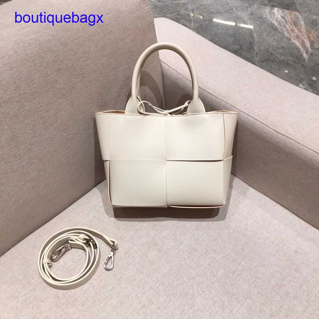 Luxury Bottegss Venetss Arco Evening Bags online store bag autumn and winter new large 2023 woven tote women's cowhide simple vers With logo CWQL, Light apricot trumpet
Luxury Bottegss Venetss Arco Evening Bags online store bag autumn and winter new large 2023 woven tote women's cowhide simple vers With logo CWQL, Light apricot trumpet