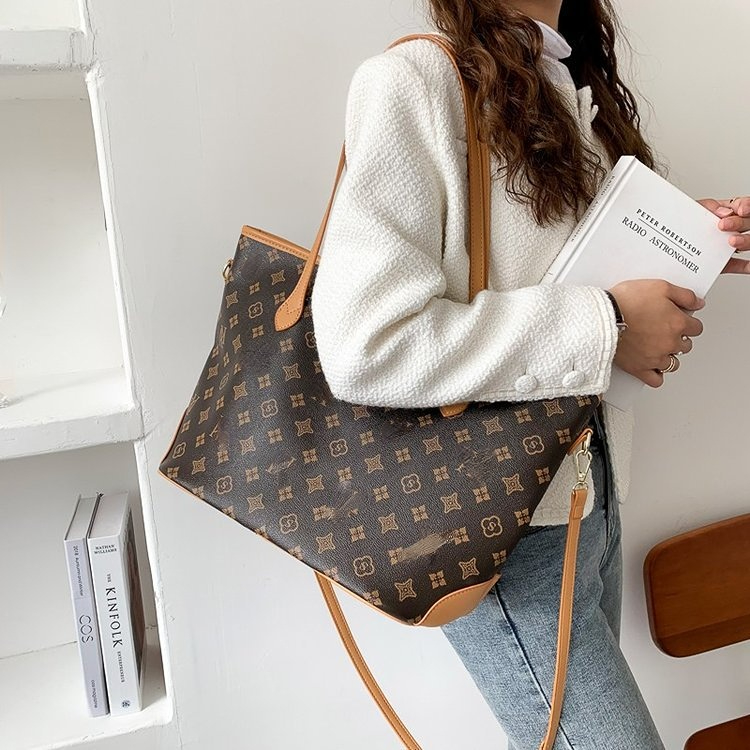 Large Capacity Totes New Handbag Women's Retro Commuter Minority All-Match European Internet Red Fashion, Aspic
Large Capacity Totes New Handbag Women's Retro Commuter Minority All-Match European Internet Red Fashion, Aspic