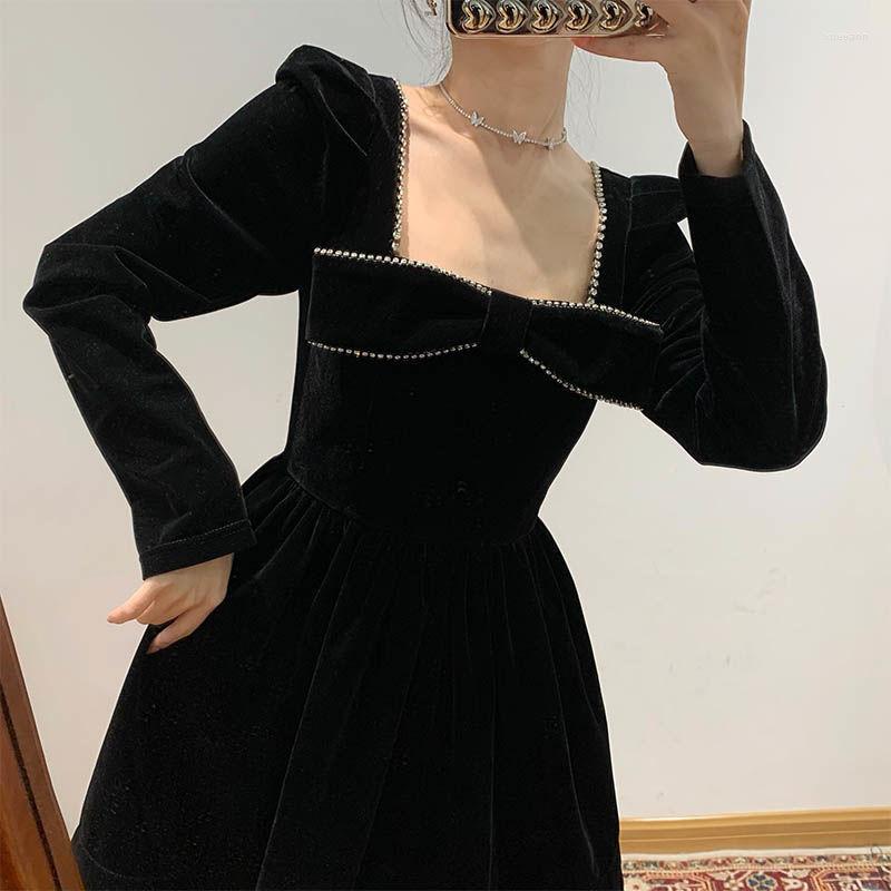 Casual Dresses Autumn Winter Long Sleeve Velvet Dress Women' Square Neck Bow Sequin Mini Elegant Slim A-Line Pleated Korean Black
Casual Dresses Autumn Winter Long Sleeve Velvet Dress Women' Square Neck Bow Sequin Mini Elegant Slim A-Line Pleated Korean Black