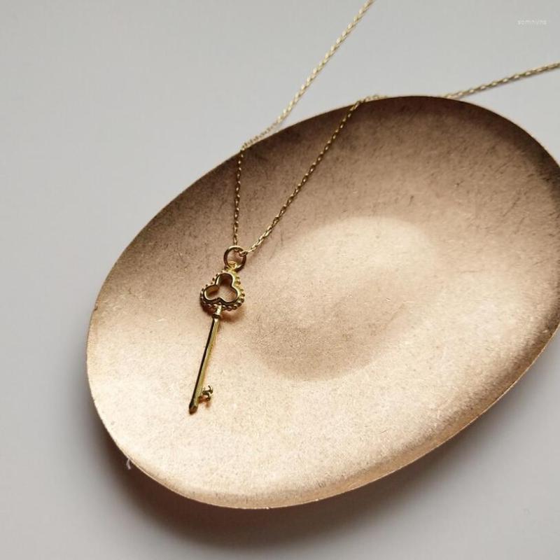 Pendant Necklaces 925 Sterling Silver Crown Key & Pendants For Women Gold Color Simple Romantic Wedding Necklace Year Gift Collares
Pendant Necklaces 925 Sterling Silver Crown Key & Pendants For Women Gold Color Simple Romantic Wedding Necklace Year Gift Collares