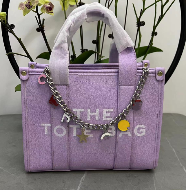 Designer Classic Shopping Tote Bag Spring New Chain Handbag Leather Fashion Commuter Crossbody Messenger Bags Totes
Designer Classic Shopping Tote Bag Spring New Chain Handbag Leather Fashion Commuter Crossbody Messenger Bags Totes