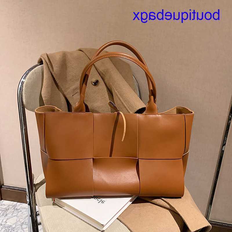 Luxury Bottegss Venetss Arco Evening Bags online store shoulder Large bag female 2023 textured new Korean large capacity woven Tot With logo AON3, Black6
Luxury Bottegss Venetss Arco Evening Bags online store shoulder Large bag female 2023 textured new Korean large capacity woven Tot With logo AON3, Black6