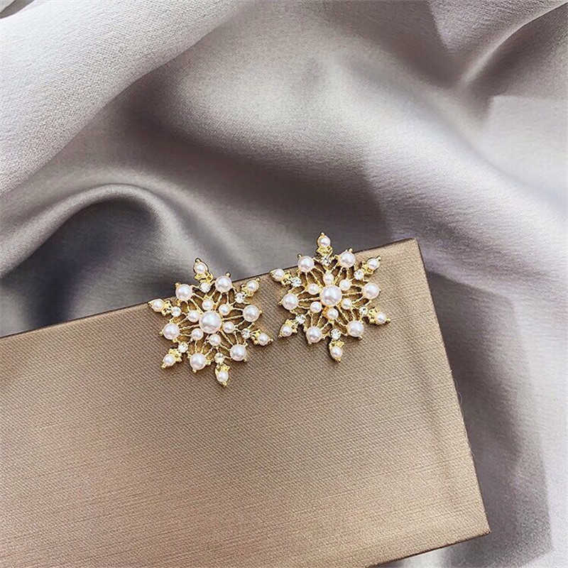 Dangle Chandelier 925 Silver Needle Korean Fashion Snowflake Pearl Simple Earrings Female French Earrings Simple Romantic Earrings G230313
Dangle Chandelier 925 Silver Needle Korean Fashion Snowflake Pearl Simple Earrings Female French Earrings Simple Romantic Earrings G230313