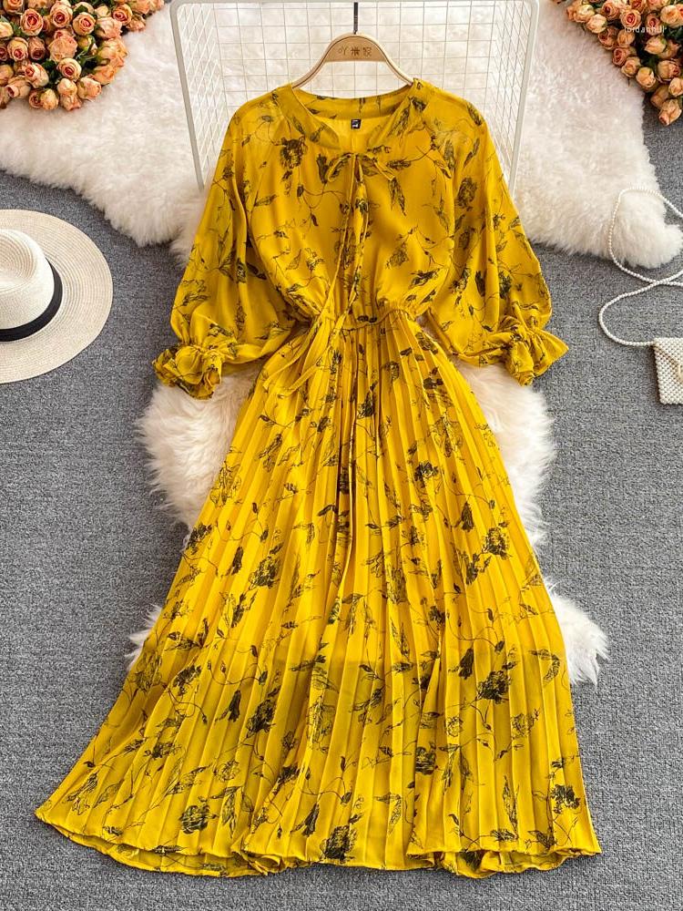 Party Dresses Elegant Chiffon Dress Women Vintage Floral Print Pleated Korean Short Sleeve Ruffles Midi Beach Sundress Vestidos, White
Party Dresses Elegant Chiffon Dress Women Vintage Floral Print Pleated Korean Short Sleeve Ruffles Midi Beach Sundress Vestidos, White