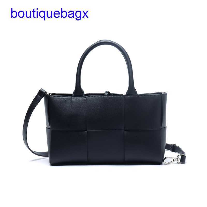 Luxury Bottegss Venetss Arco Evening Bags online store Hye winter New Song Autumn Kyo same and leather woven tote bag shopping Sin With logo FG7B, Sky blue
Luxury Bottegss Venetss Arco Evening Bags online store Hye winter New Song Autumn Kyo same and leather woven tote bag shopping Sin With logo FG7B, Sky blue