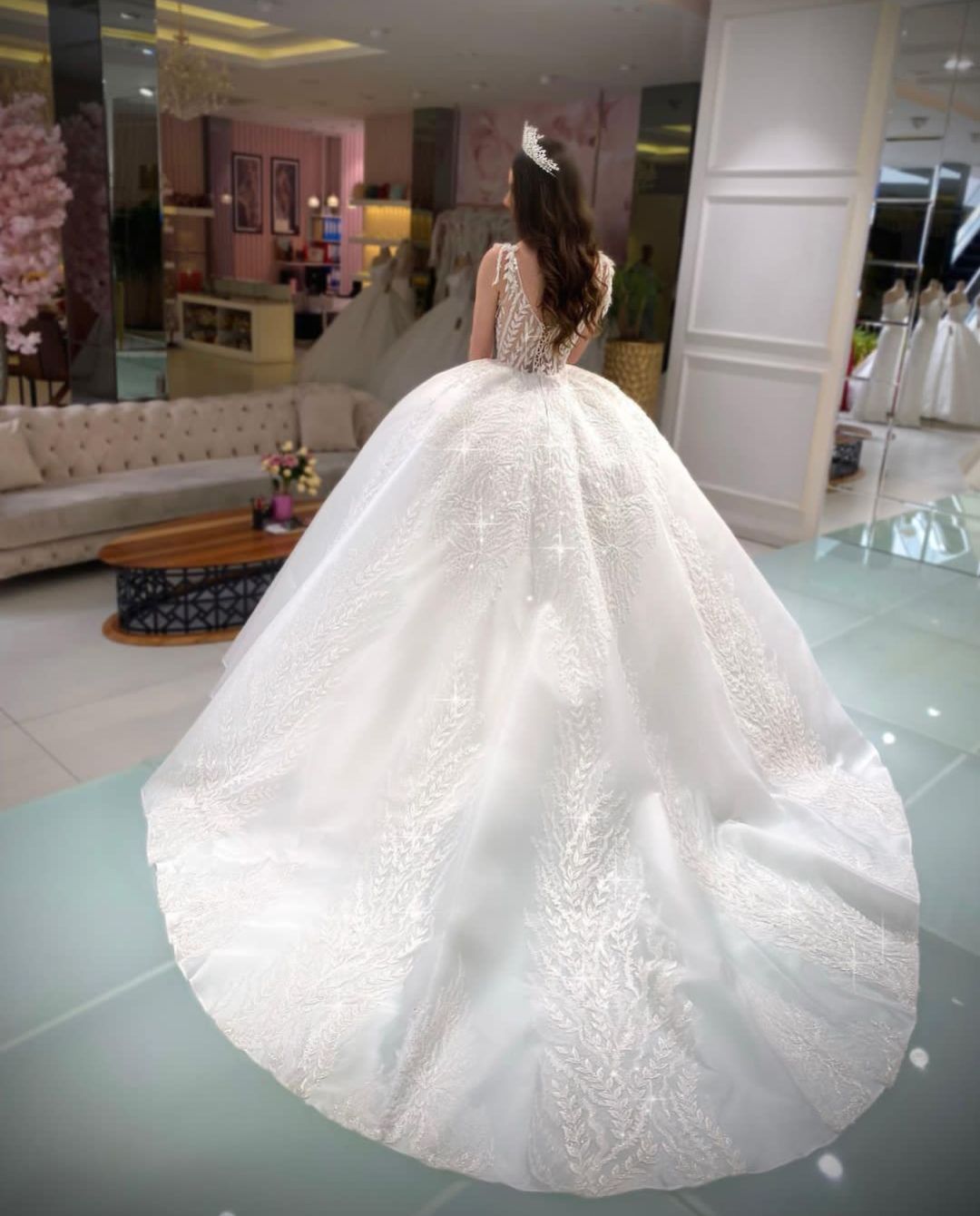 Luxury Ball Gown Wedding Dresses Sleeveless Bateau Straps Sequins Appliques Ruffles 3D Lace Bridal Gowns Lace-up Formal Dress Plus Size Custom Made Ve