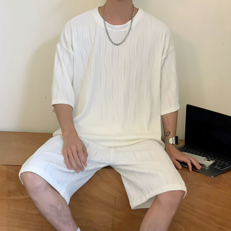 Men's T-Shirts Summer Pleated Sets Men Fashion 3-color Casual Ice Silk Sets Mens Loose Casual Short-sleeved T-shirt/Shorts Two-piece Set Men 2303