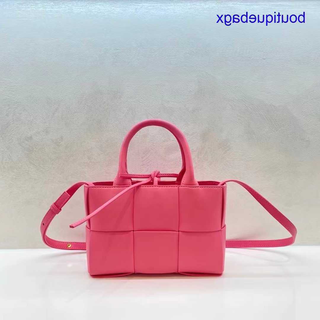 Luxury Bottegss Venetss Arco Evening Bags online store new leather spring and summer mini woven 2023 carrying bag commuting fashio With logo 42IH, Black4
Luxury Bottegss Venetss Arco Evening Bags online store new leather spring and summer mini woven 2023 carrying bag commuting fashio With logo 42IH, Black4