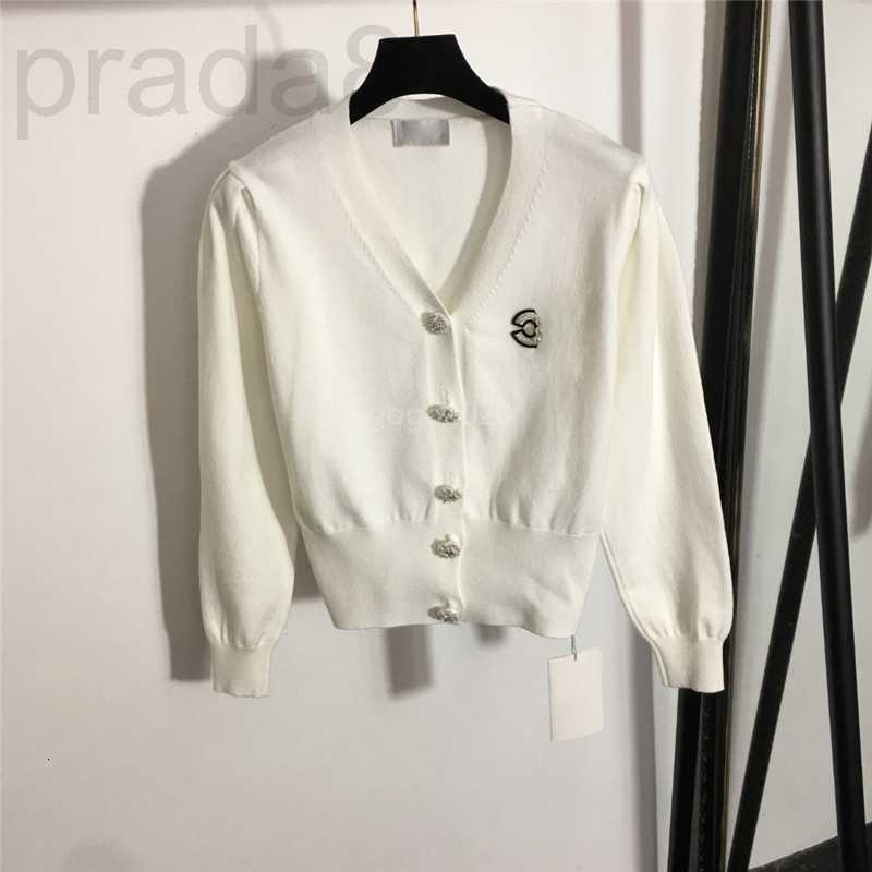 Women's Knits & Tees Designer 2022 Women'S Short Sweaters Tops With Letters Beads Girls Milan Runway V-Neck Crop Top Shirt High End Custom Long YQEU, White
Women's Knits & Tees Designer 2022 Women'S Short Sweaters Tops With Letters Beads Girls Milan Runway V-Neck Crop Top Shirt High End Custom Long YQEU, White